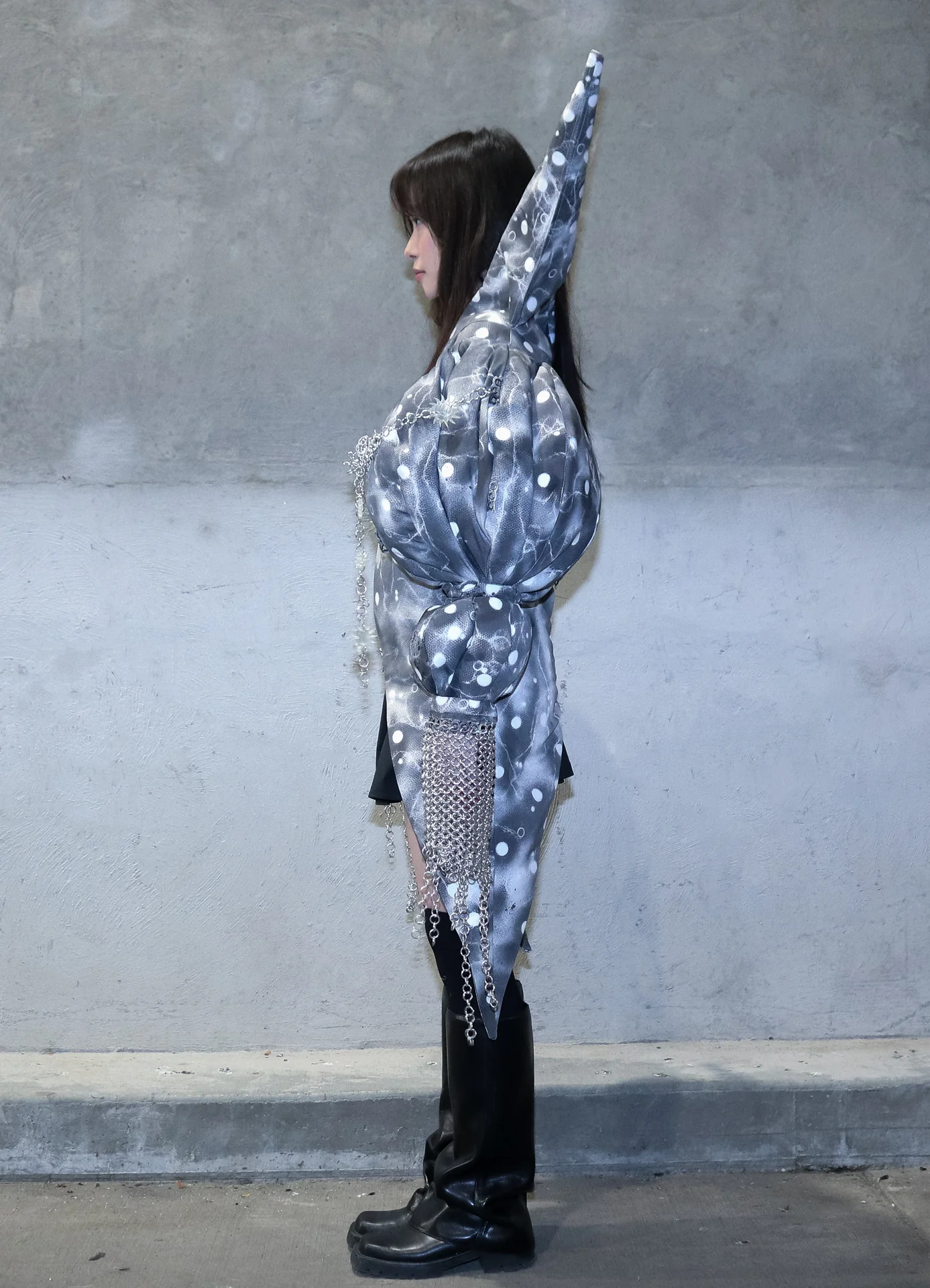 Inhalation garment shown from the side profile